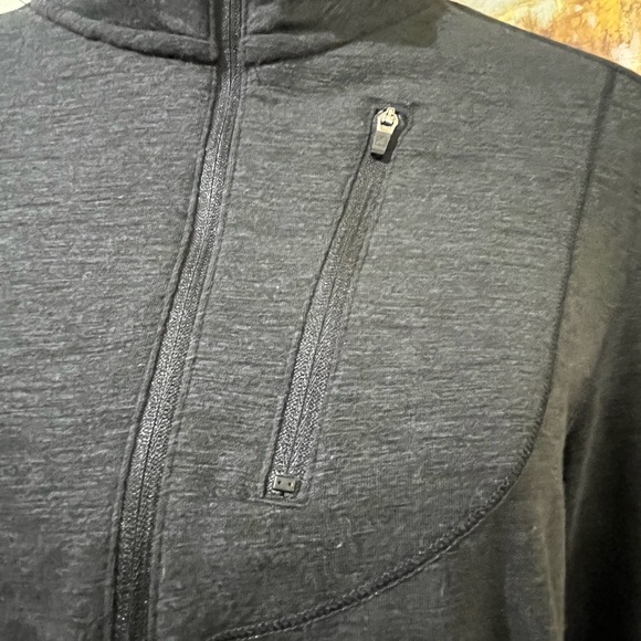 EUC SWISS TECH Zipper Front Pullover & Unique Front Zipper Pocket - Picture 3 of 10